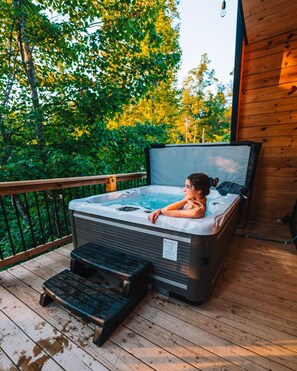 Outdoor spa tub