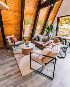 Smart-TV, Kamin, Stereoanlage