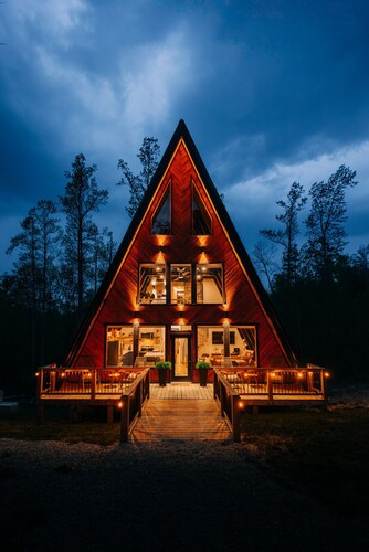 Red River Gorge A-Frame w/ Hot Tub + Deck Views