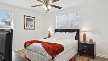 2 bedrooms, desk, iron/ironing board, free WiFi