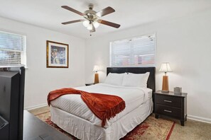 2 habitaciones, escritorio, tabla de planchar con plancha y wifi gratis 