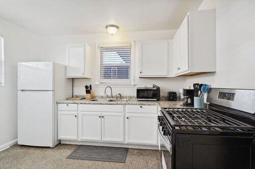 NOLA Safe(2BD) Vacation hub!