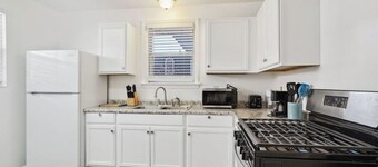 NOLA Safe(2BD) Vacation hub!