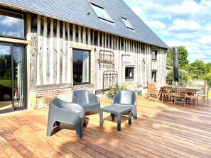 Outdoor dining - La Grange The Basswood (Le Mesnil-Simon)