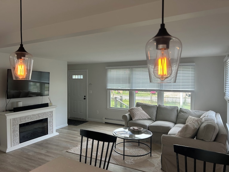 Mid Island Oasis With Large Pool And Outdoor Entertainment Area. Pet Friendly! - 난터켓