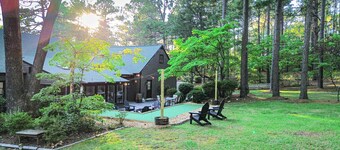 New! Insane Golf Retreat & Simulator - Bogey Bunks