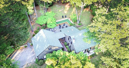 New! Insane Golf Retreat & Simulator - Bogey Bunks