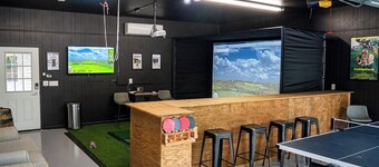 New! Insane Golf Retreat & Simulator - Bogey Bunks