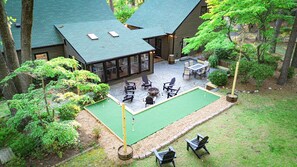 Outdoor dining - New! Insane Golf Retreat & Simulator - Bogey Bunks (Southern Pines)