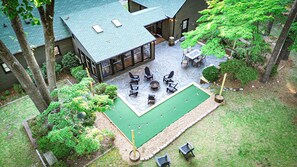 Outdoor dining - New! Insane Golf Retreat & Simulator - Bogey Bunks (Southern Pines)