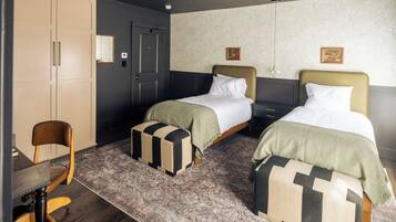 Standaard kamer, 2 eenpersoonsbedden | Verduisterende gordijnen, gratis wifi, beddengoed