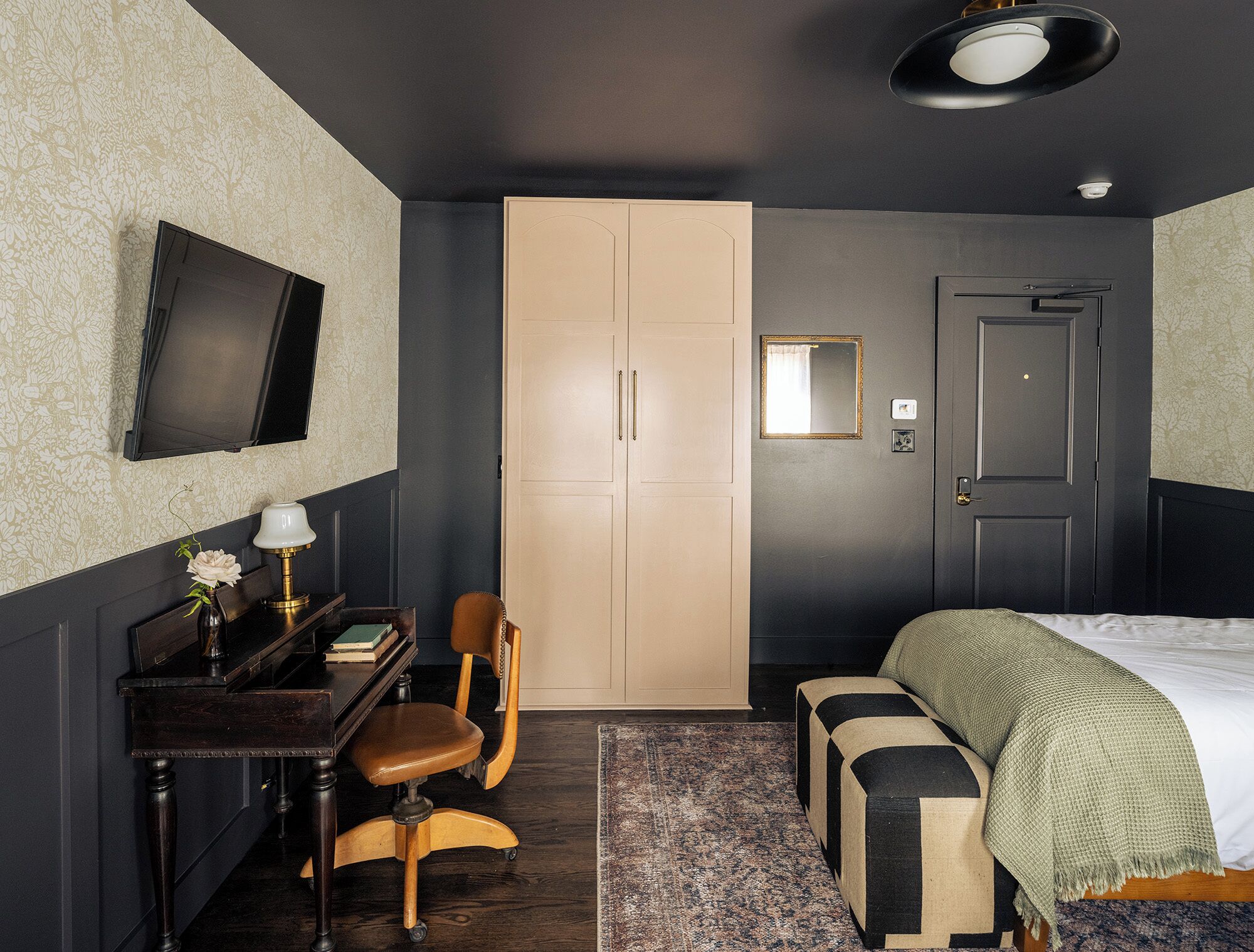 Double Room | Blackout drapes, free WiFi, bed sheets