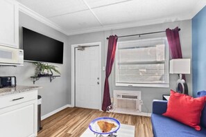 TV - Sunset Beach Suites! - Suite 2 (St. Petersburg)