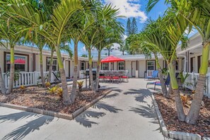Terrace/patio - Madeira Beach Park Shore Suite 4 (Madeira Beach)
