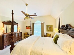 3 عدّة غرف نوم ومكواة/لوح كي وخدمة الإنترنت وملاءات أسرّة