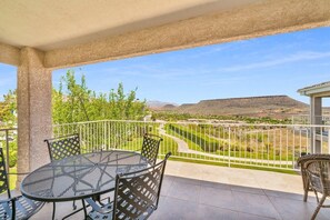 Outdoor dining - Modern Resort Condo - Pools, Courts & Scenic Views (St. George)