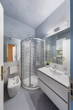 Apartment, Lake View | Bathroom