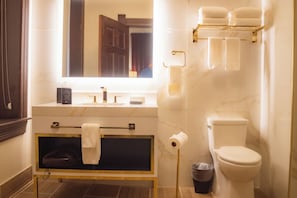 Ducha, artículos de higiene personal gratuitos y secador de pelo