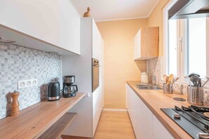 Kühlschrank, Ofen, Herdplatte, Geschirrspüler