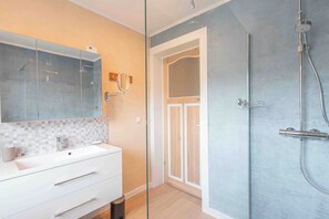 Shower, hair dryer, towels, toilet paper