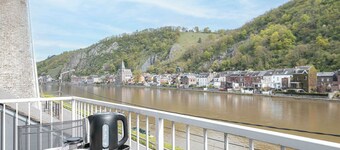 Duplex au Bord de la Meuse à Dinant Pour 2 à Personnes - Gîte le Grand Kangourou