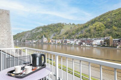 Duplex au Bord de la Meuse à Dinant Pour 2 à Personnes - Gîte le Grand Kangourou