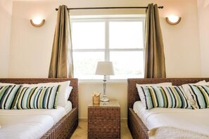 2 bedrooms, iron/ironing board, WiFi, bed sheets - Umaya Resort & Adventures Two Bedroom Penthouse Lagoon View (Placencia,)