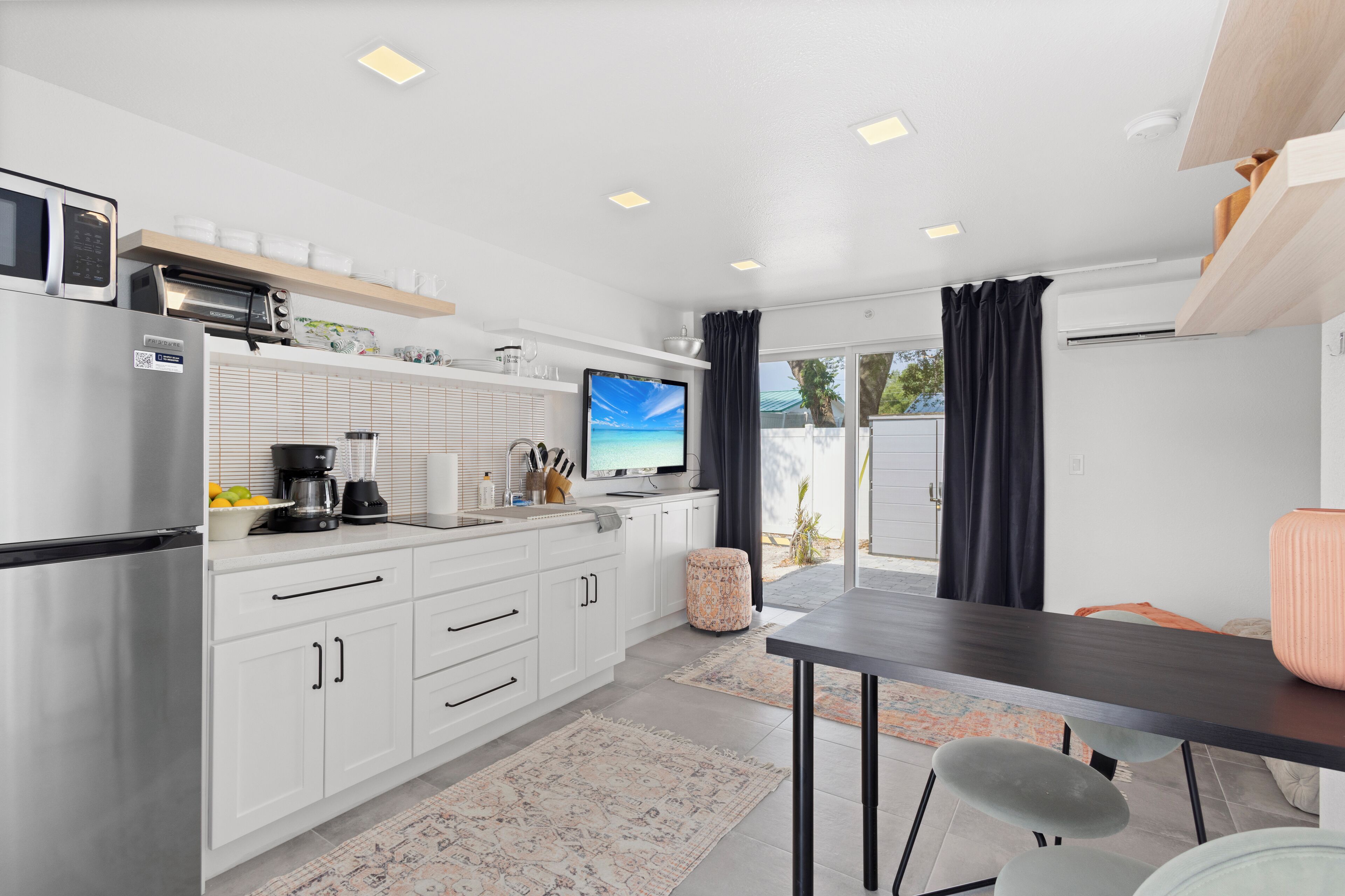 Fridge, microwave, oven, coffee/tea maker