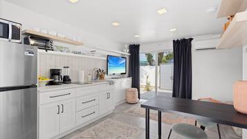 Fridge, microwave, oven, coffee/tea maker