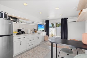 Fridge, microwave, oven, coffee/tea maker
