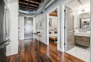 4 bedrooms, iron/ironing board, bed sheets - Live the Jazz Life: Modern 4BR Condo in NOLA (New Orleans)