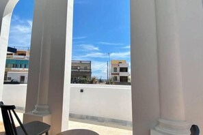 Room - Daytime (Penghu)