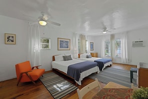 Kahden hengen deluxe-huone | Yksilöllisesti sisustettu, yksilöllisesti kalustettu, työpöytä