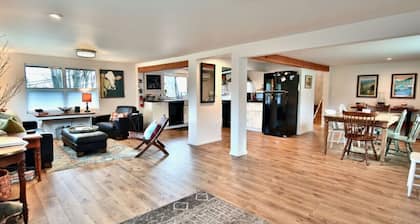 Central basecamp for Hurricane Ridge & downtown