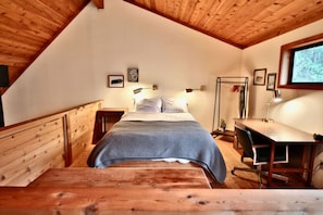Desk, WiFi - 5 min to Fort Flagger St. Park w/ wifi & fire pit (Marrowstone)