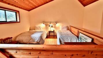 1 bedroom, desk, WiFi