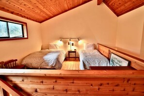 1 bedroom, desk, WiFi