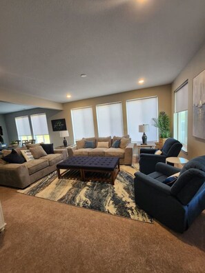 Tv, bordfodbold, bordtennisbord