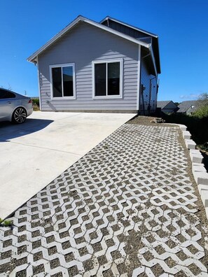 المنطقة المحيطة بالمنشأة