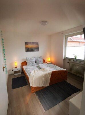 3 habitaciones, tabla de planchar con plancha y cuna de viaje 