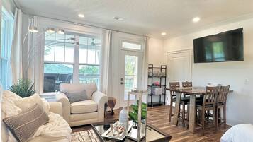 TV connectée, cheminée, baby-foot