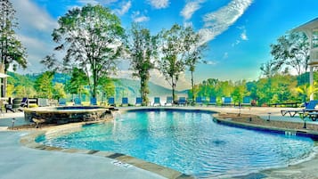 Piscine extérieure, piscine chauffée