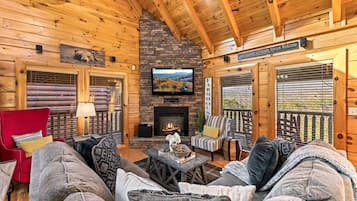 Smart TV, chimenea y futbolito