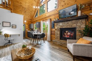 スマートテレビ、暖炉、DVD プレーヤー