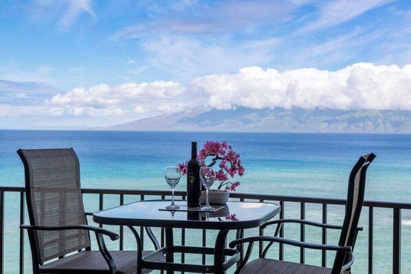 Outdoor dining - Views, views, views !!!Awesome ocean front property in Kahana, Maui, Hawaii!! (Lahaina)