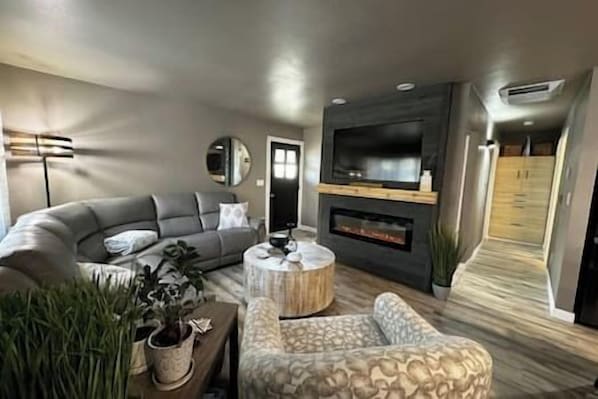 Smart TV, fireplace