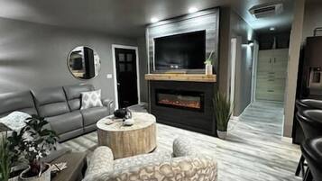 Smart TV, fireplace