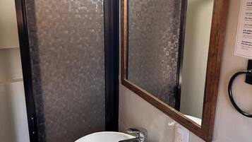 Chambre Quadruple Familiale | Salle de bain