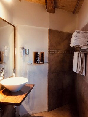 Bathroom - HOTEL ALDEA (San Pedro de Atacama)