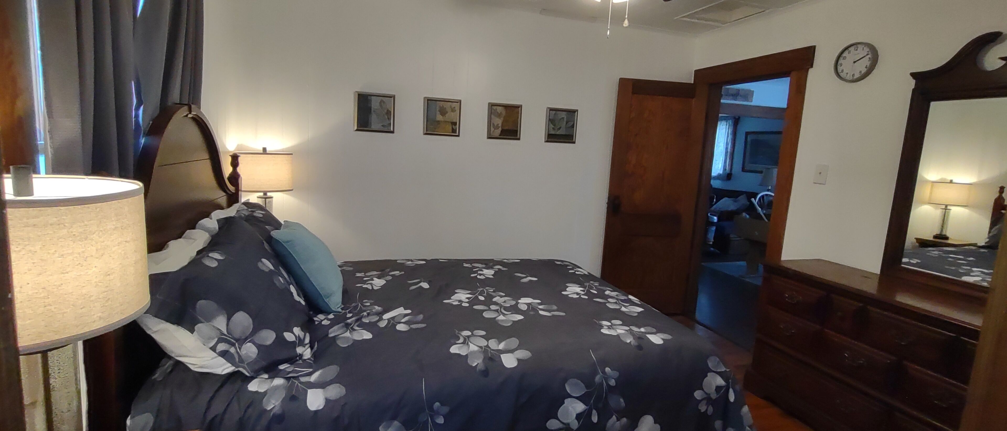 2 slaapkamers, een strijkplank/strijkijzer, wifi, beddengoed